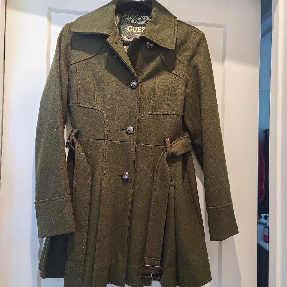 GUESS Los Angeles green pleated coat